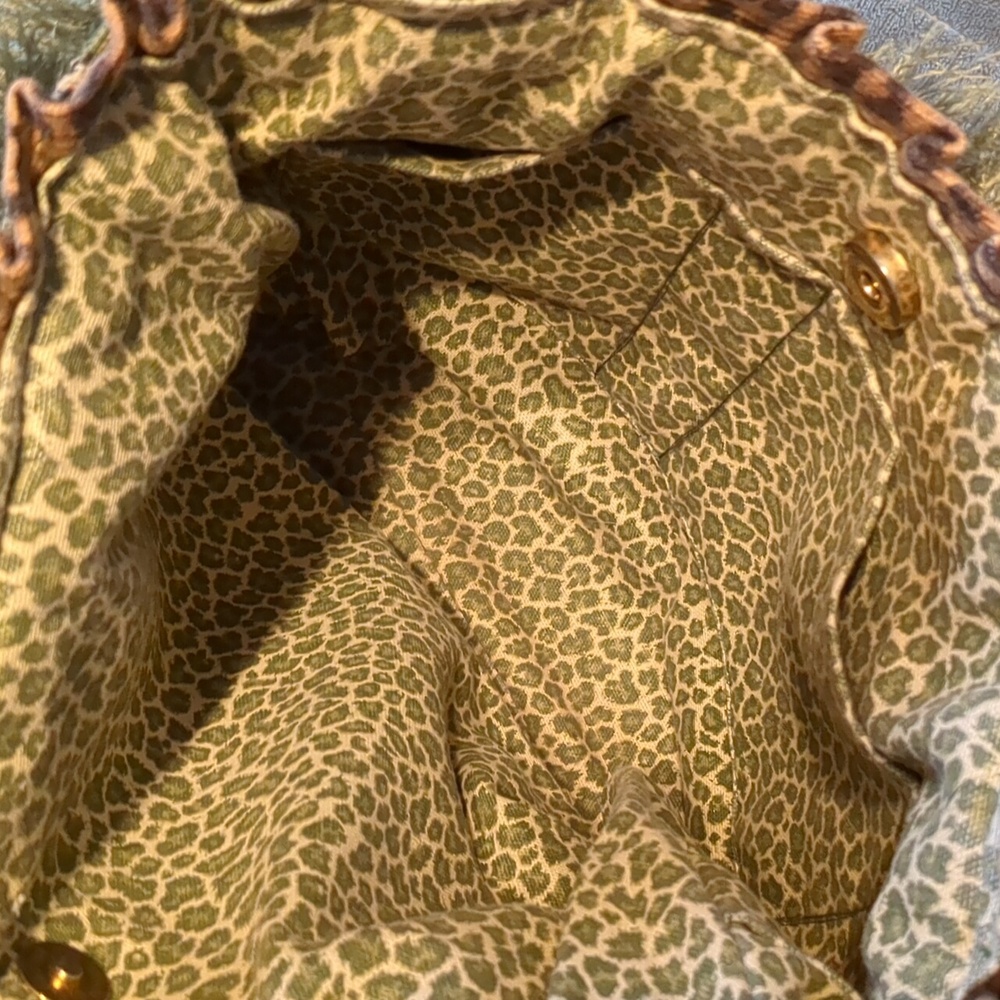 Chic Tapestry Shoulder Bag with Animal Motif - Picture 3 of 16